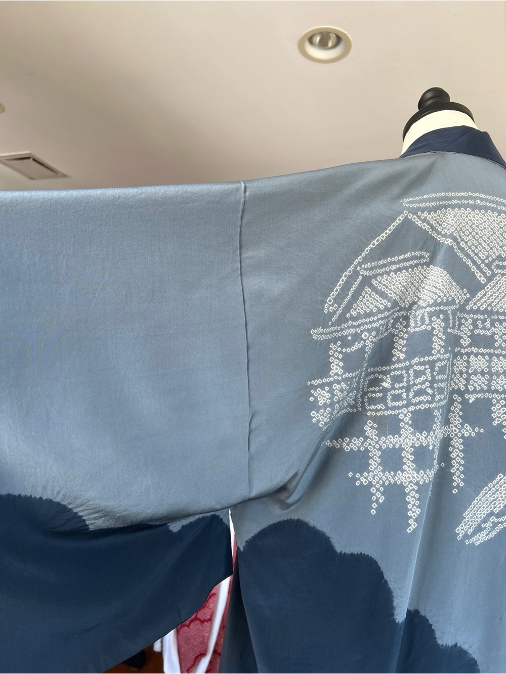 Mens Silk Kimono, Ombré Dyed with Kanoko Shibori Detail - Picture 5 of 10